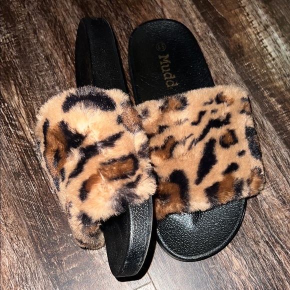 Mudd Tan and Black Faux Fur Slides - Picture 3 of 5